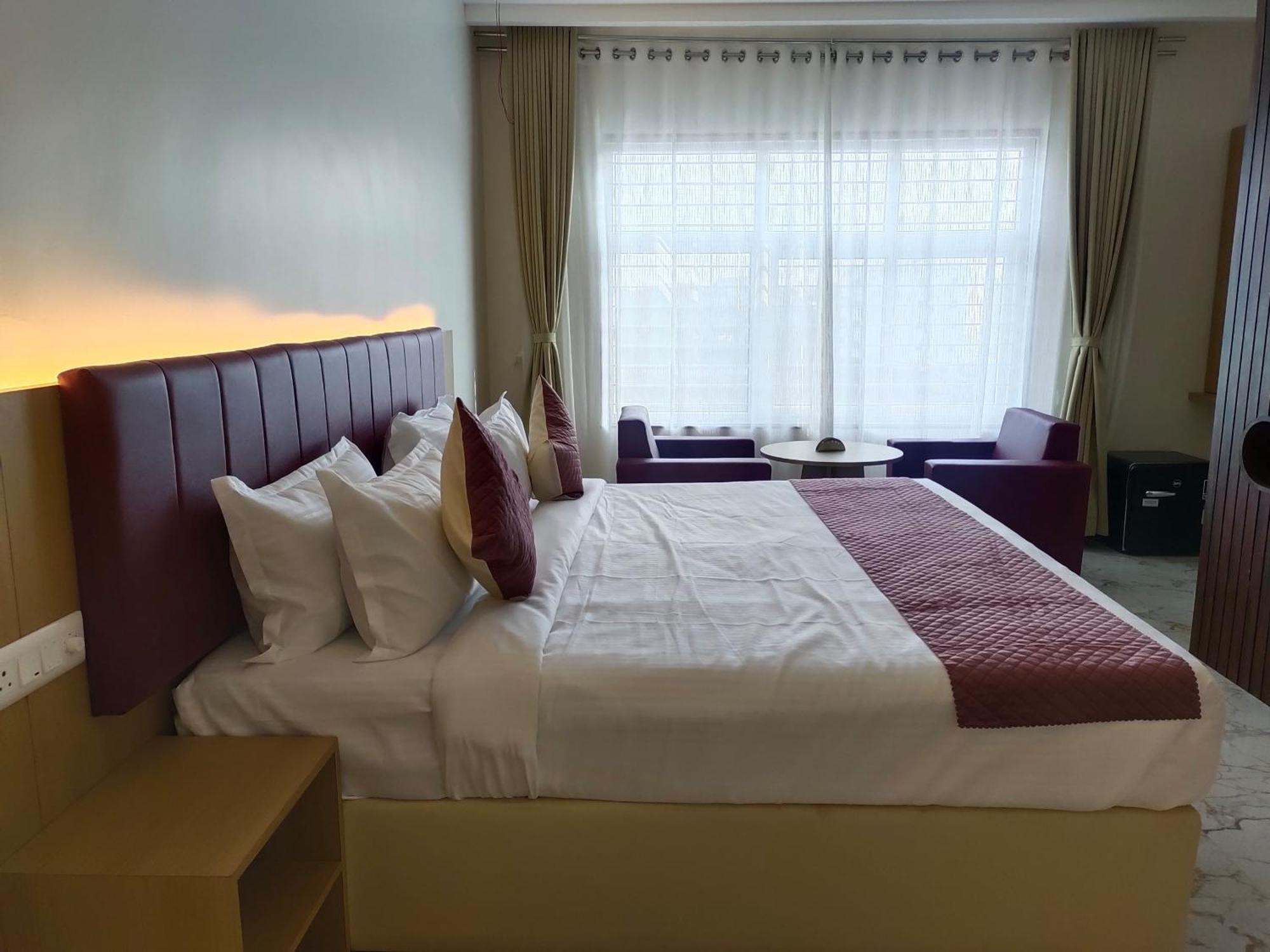 Hotel Meridian Blue Warangal Exterior photo
